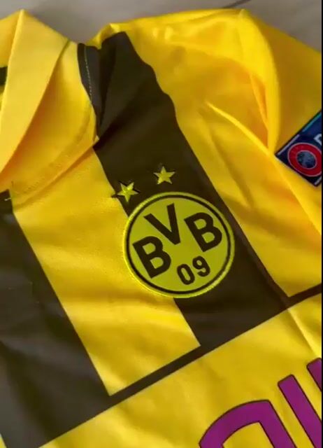 Video de CAMISETA BORUSSIA DORTMUND 2012/13 TITULAR LEWANDOWSKI 9