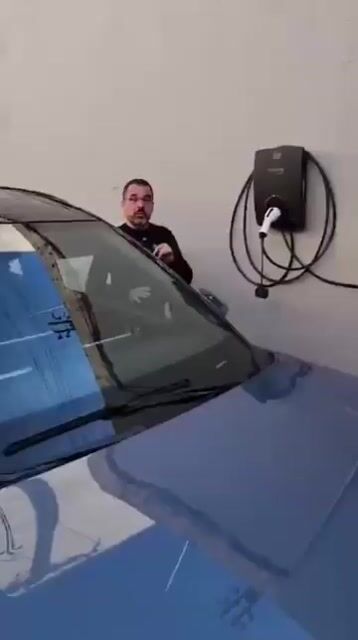 Vídeo de Estação De Recarga Carros Elétricos Weg 22kw Parking Wemob Preto