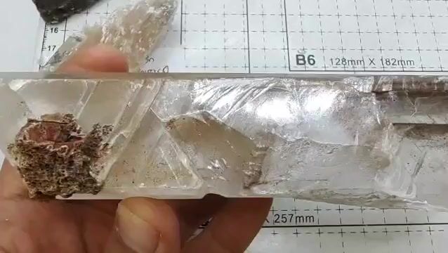 Video de 3 Piezas Selenita con Óxido de Hierro | Varita Ámbar 774 g