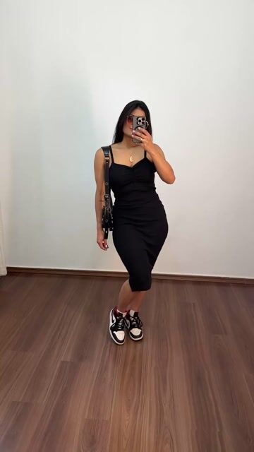 Vídeo de Vestido Canelado Ribana Alça Midi Longuete Decote Drapeado Samira Preto