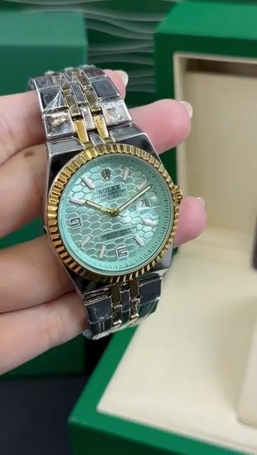 Video de Land Dweller 40mm - AÇO COM DOURADO/MOSTRADOR VERDE