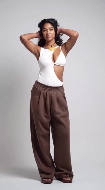 Vídeo de LUA KAN - BÁSICA, OUSADA E VERSÁTIL 