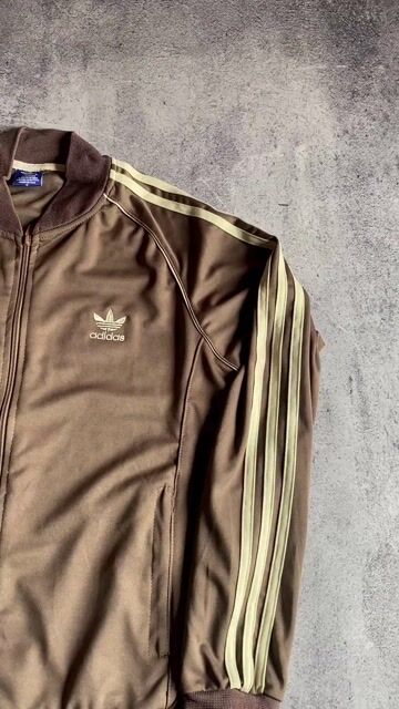 Video de Campera Adidas Sst - Marron