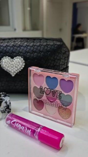 Video de COMBO 6: NECESSER CORAZON + HEBILLA + PALETA DE SOMBRA + GLOSS (sin elección de color)