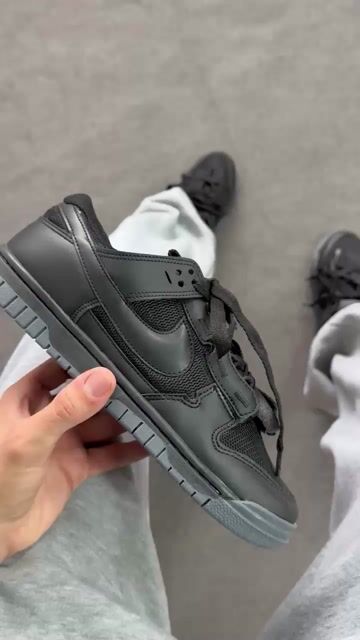 Vídeo de TÊNIS DUNK LOW JUMBO REVERSE ALL BLACK