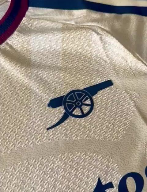 Video de CAMISETA 2026/27 ARSENAL SUPLENTE AMARILLA - TELA JUGADOR