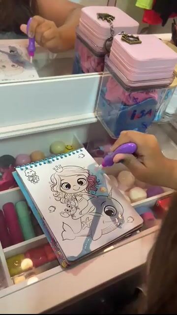 Vídeo de Aquabook Sereia – Livro de Colorir com Água