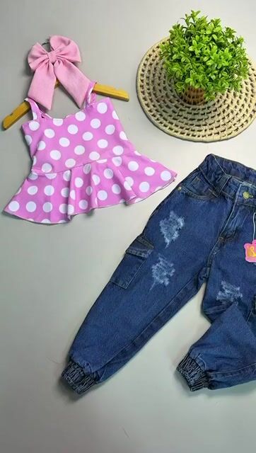 Vídeo de Conjunto Infantil Menina Blusa Poá com Calça Jeans Cargo Mini Diva Blogueirinha