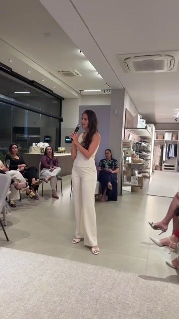 Vídeo de Conjunto calça e blusa assimétrica areia