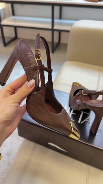 Vídeo de SCARPIN SLINGBACK EM COURO COM BIQUEIRA AMALIA