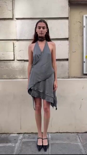Video de y2k set gris