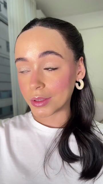 Video de Máscara para Cílios Trópico Ruby Rose