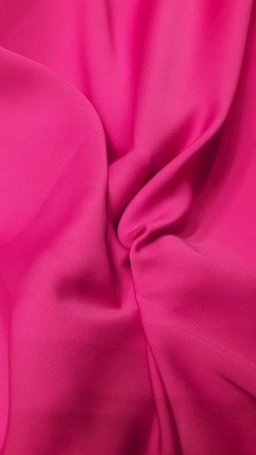 Video de SASTRERO MOSCHINO MAGENTA