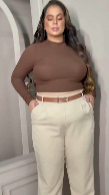 Vídeo de Calça Alfaiataria Curve Andressa