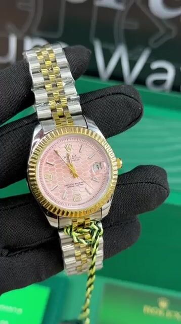 Video de Land Dweller 33mm - AÇO COM DOURADO/MOSTRADOR ROSA
