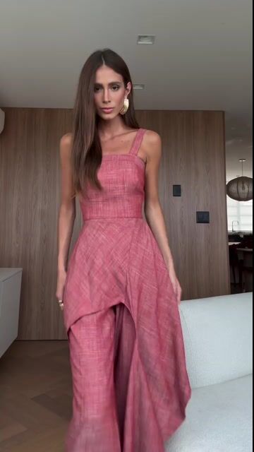 Vídeo de Bia Souza | Moda Autoral Feminina com Assimetria e Fluidez