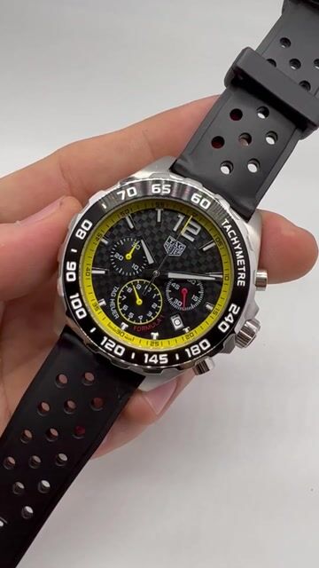 Video de TAG Heuer Fórmula 1 44mm - AÇO/MOSTRADOR PRETO - SILICONE
