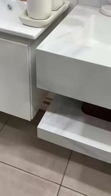 Video de Vanitory Rack Simil Calacata con Estante inferior