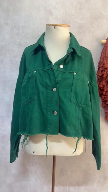 Video de Casaco Cropped Jeans Brim Verde Zara M