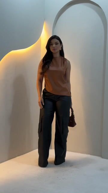 Vídeo de Regata Celeste Couro