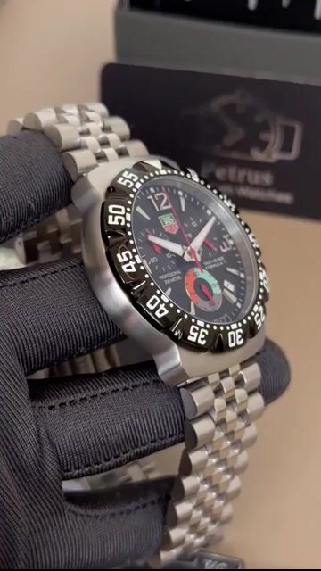 Video de TAG Heuer Fórmula 1 44mm - AÇO/MOSTRADOR PRETO