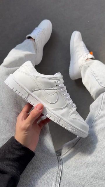 Video de Nike Dunk Low All White Unissex