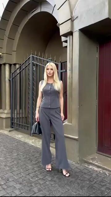 Video de CONJUNTO COLETE E CALCA EM ALFAIATARIA