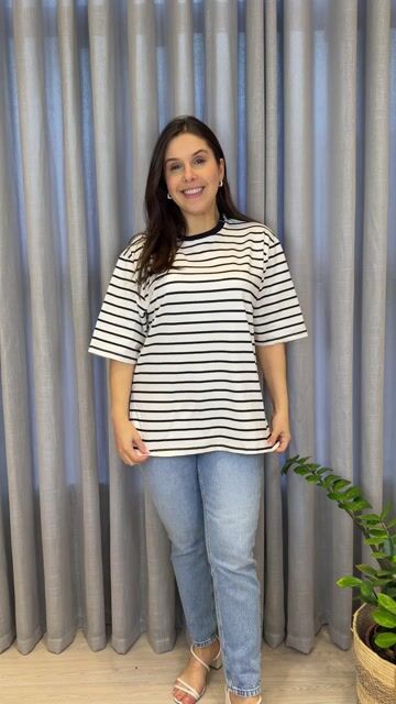 Vídeo de T-shirt Feminina Over Listrada 25005