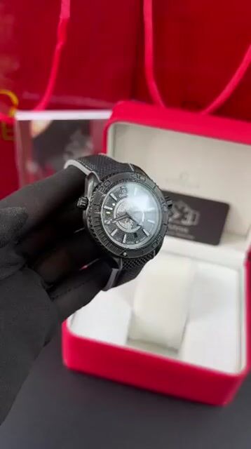 Video de Omega Seamaster Planet Ocean Deep Black 42mm - AÇO PRETO/MOSTRADOR PRETO - NYLON