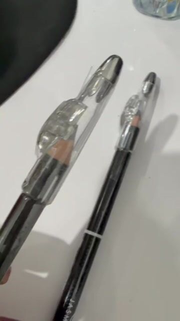 Vídeo de Lápis Delineador Para Olhos Jasmyne Preto 1,7g Com Apontador