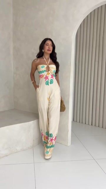 Video de Macacão boca rosa estampado casual elegante