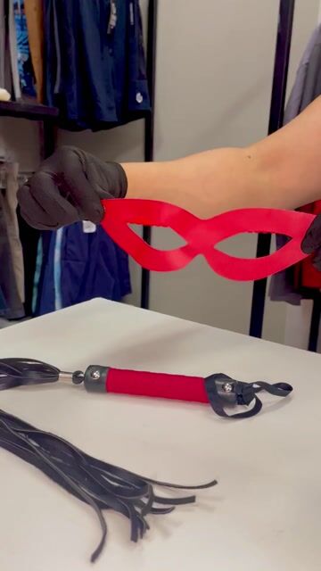 Vídeo de CHICOTE E MÁSCARA TIAZINHA – VERMELHO