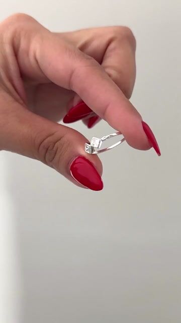 Video de Anillo doble rombo con piedras