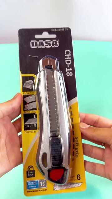 Video de CUTTER METALICO 18 MM DASA HEAVY DUTY +5 CUCHILLAS 18MM
