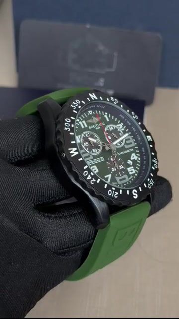 Video de Breitling Chronometer 48mm - AÇO PRETO/MOSTRADOR VERDE - SILICONE