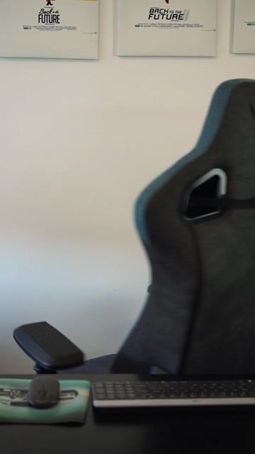 Video de Silla Gamer Dellorean By Corsair T3 Rush Frost Tela 4D Reclinable 120kg - Carbon y Azul