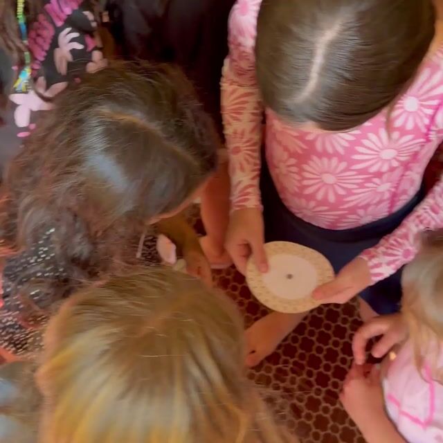 Vídeo de Loja Online de Brinquedos Educativos - Brincando Juntos