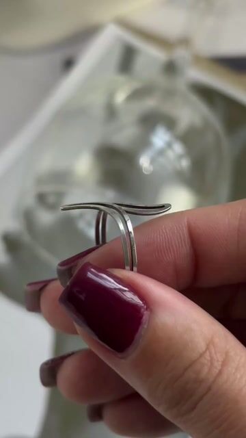 Video de Anel minimalista regulável com desenho em aço inox Prata - (cópia)