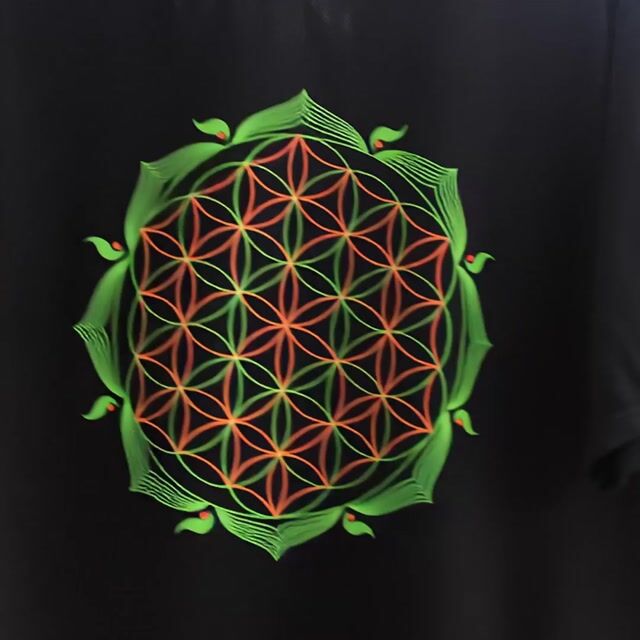 Vídeo de Camiseta Psicodélica Fluorescente Flor da Vida