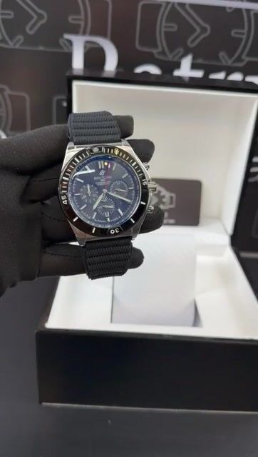 Video de Breitling Chronometer 45mm - AÇO/MOSTRADOR PRETO - SILICONE