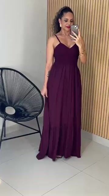 Vídeo de Vestido Longo Lastex Decote V Carol VSC Vinho