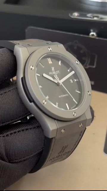 Video de Hublot Classic Fusion 42mm - AÇO/MOSTRADOR PRETO - SILICONE E COURO