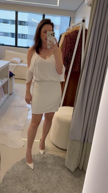 Vídeo de Vestido de crepe com blusê branco Leila