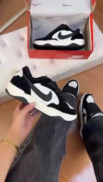 Video de Nike skate Preto e branco