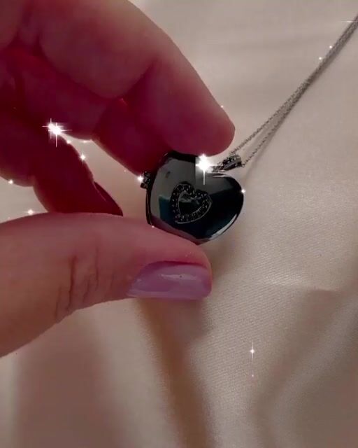 Video de Colar Coração Relicário com Pedra Fusion cor Verde no Banho de Ródio Negro