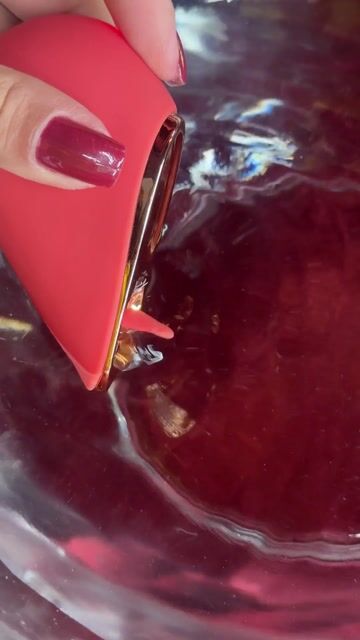 Vídeo de Sugador de clitoris com Pulsacao e Estimulacao com Lingua - sugador Coração