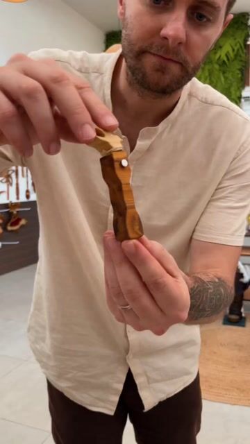 Vídeo de Imã - Mão de Pilão Oxaguian - 10cm alt