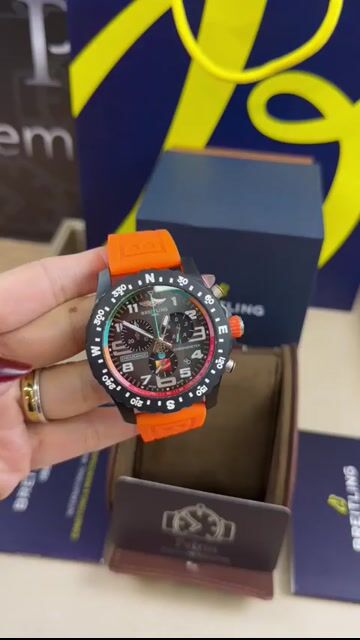 Video de Breitling Endurance Pro Ironman 44mm - AÇO PRETO/MOSTRADOR PRETO - SILICONE