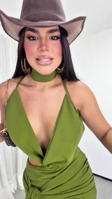 Vídeo de Vestido Carol - Tecido: Poly Larissa (forrado)