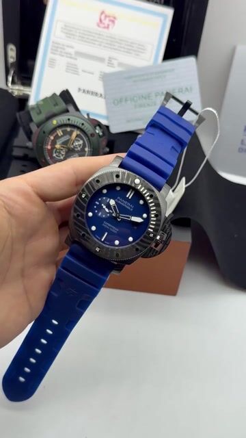 Video de Panerai Submersible 47mm - AÇO PRETO/MOSTRADOR AZUL - SILICONE